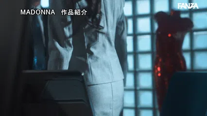 女上司、歪んだ刺激と躾に溺れる、SM不倫性交。 昼休みはダメな部下に躾けられて…。 専属美女の『苦しみ』という快楽を解放―。 愛弓りょう