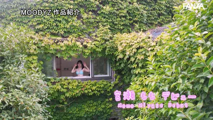 ごっきゅるるん精飲しまくり天使ちゃん！クレープ屋で働く愛嬌バツグンちょっぴり天然娘が献身的で一生懸命なフェラでごっくんAVデビュー！ 宮瀬もも