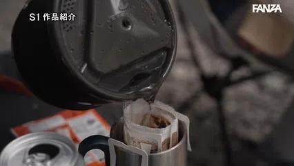 誰も助けに来ない山奥深くのキャンプ場でひと際目立つKカップソロキャンパーが襲われる！胸元ゆるゆるキャンプ 鷲尾めい
