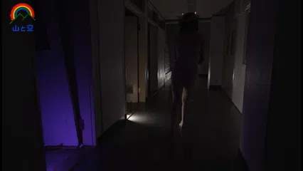 見られたくないけど見られたい性癖の女子 怪奇現象を解決するため校内を全裸徘徊するとさまよう霊魂に全裸を見られてしまい恐怖と羞恥が入り混じり放尿発情し… 愛宝すず