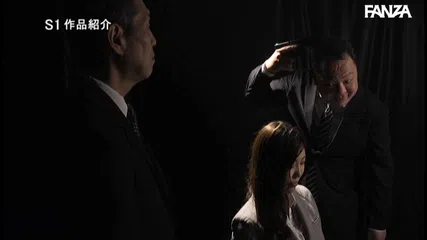 エリート捜査官を脱がさずに犯る媚薬漬け性処理女に堕ちた黄金比ボディ 花宮あむ